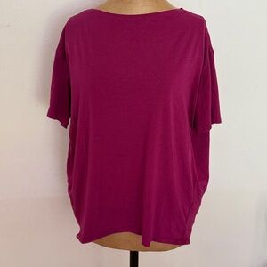 Lululemon sz 8 Back in Action Vibrant Magenta T-Shirt great pre owned condition